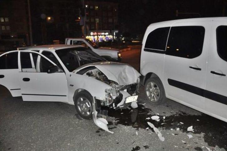 Manavgat’ta İki Otomobil Çarpıştı: 1 Yaralı G5