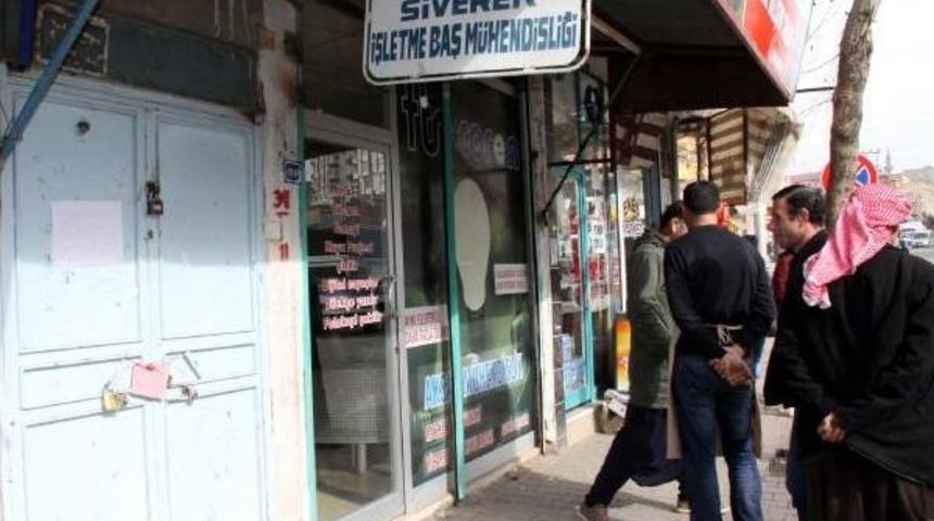 Siverek Belediyesi Elektriğini Kesen Dedaş'ın Binasını M&uuml;h&uuml;rledi