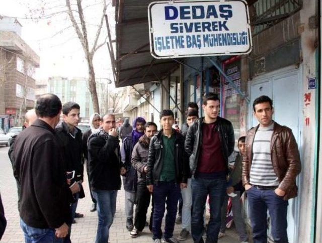 Siverek Belediyesi Elektriğini Kesen Dedaş'ın Binasını Mühürledi