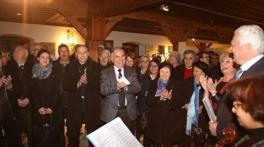 Başkan Bakıcı Sergide Seramik Yaptı
