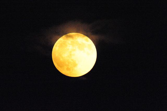 Çanakkale'de 'kanlı ay' tutulması izlendi