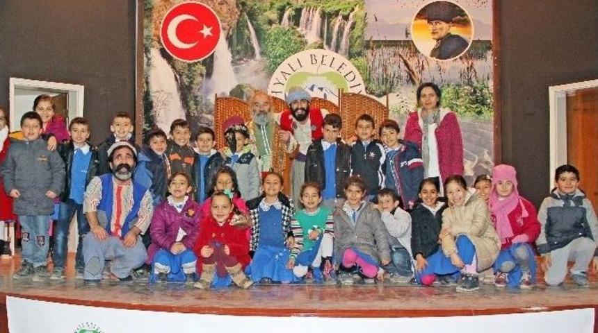 Yahyalı&rsquo;da &rsquo;ibiş Maceraları&rsquo; Adlı Tiyatro Oyunu &Ouml;ğrencilere Neşeli Anlar Yaşattı