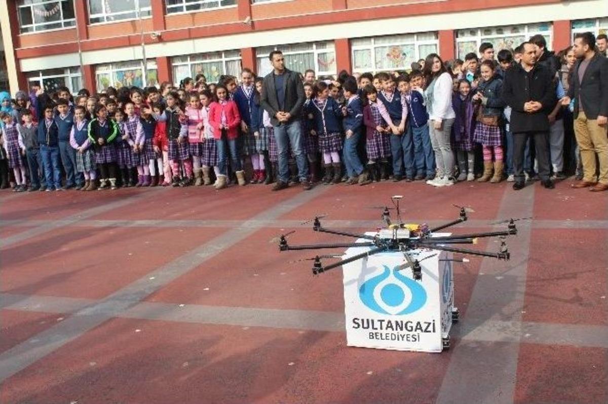 G&ouml;kten &ldquo;uyuşturucuya Hayır&rdquo; Broş&uuml;rleri Yağdırıldı