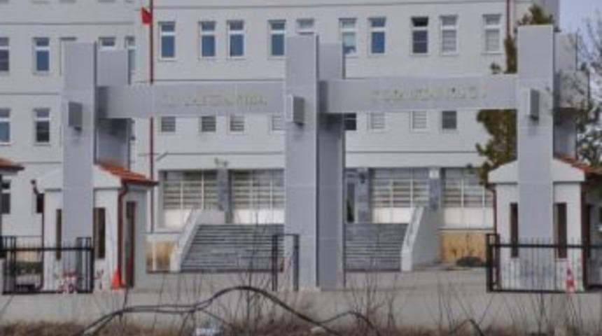 Uzman &Ccedil;avuş Beylik Tabancasıyla Intihar Etti