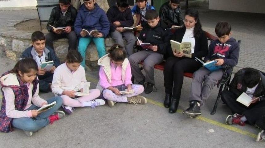 Bodrum&rsquo;da &Ouml;ğrencilerden Okuma Etkinliği
