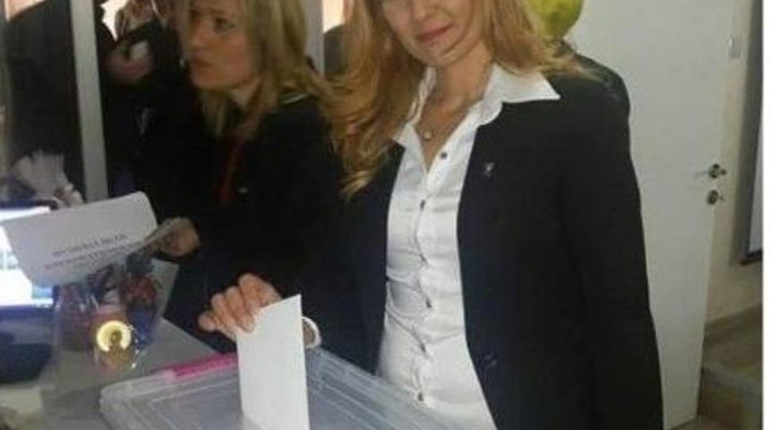 Ayvalıkta Ak Kadınlar&rsquo;ın Yeni Başkanı Hadiye Şenviren Oldu