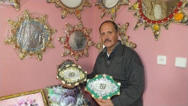 Burhaniye’de Emeklinin El Emeği Göz Nuru Eserleri Beğenildi