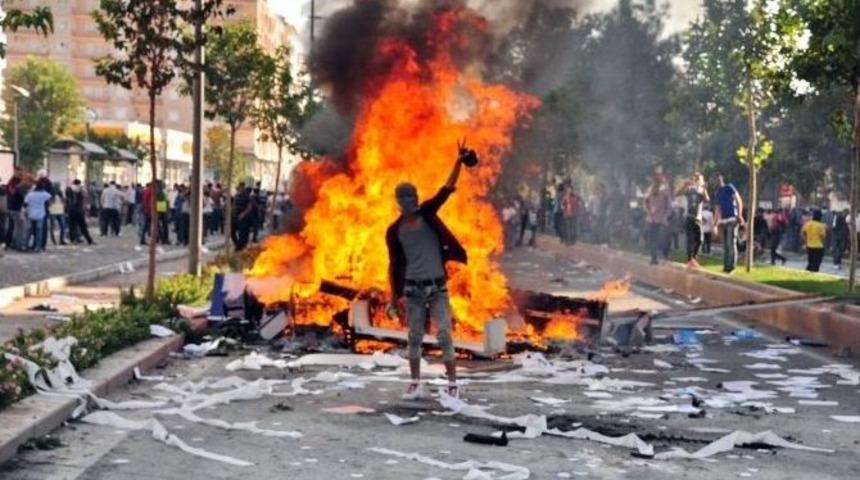 Kobani Eylemlerinde İş Yerlerini Yağmaladıkları İddiasıyla Yargılanan 9 Kişi Serbest