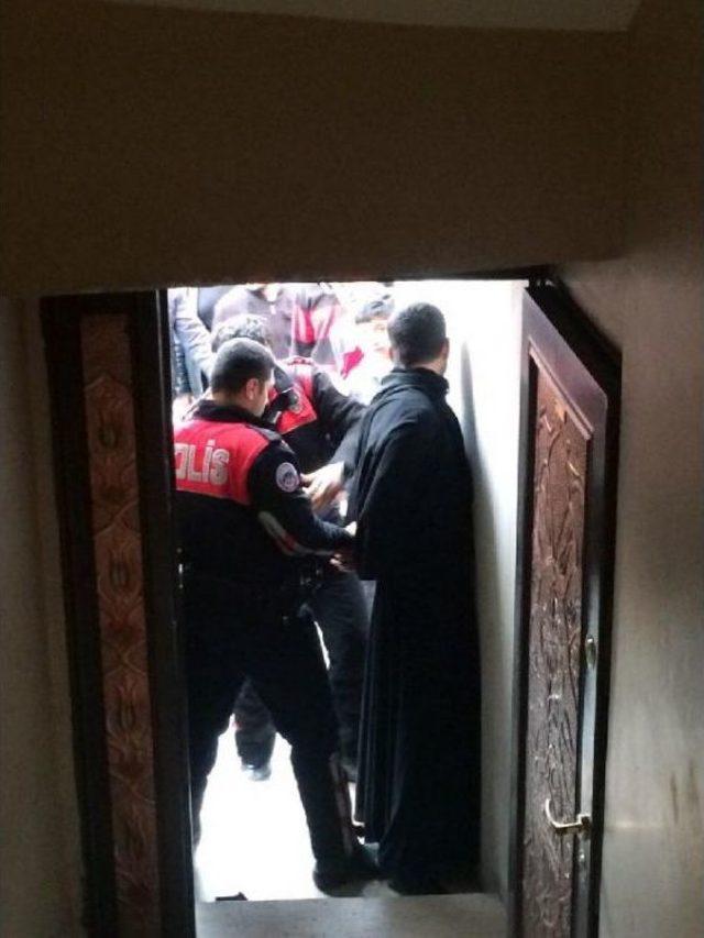 Mardin de &Ccedil;arşaflı 2 Erkekten 1 i Yakalandı, Diğeri Ka&ccedil;tı 2