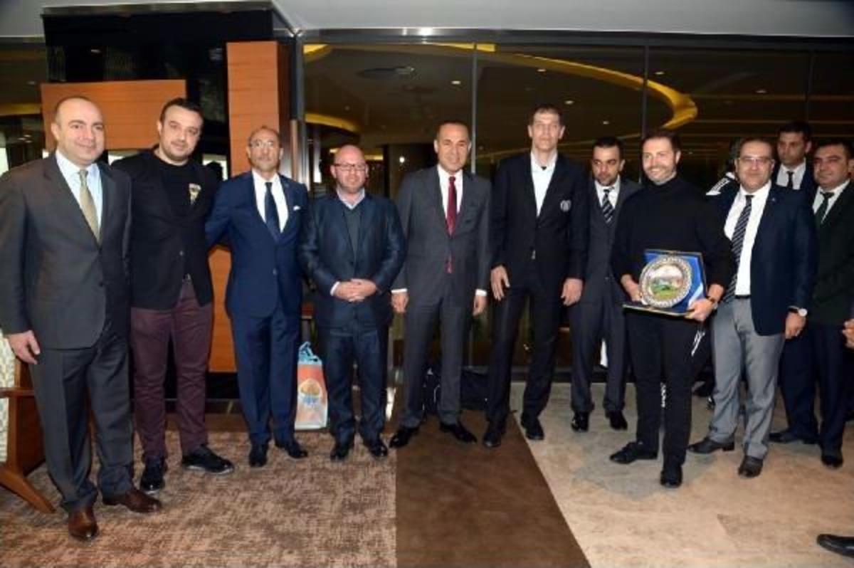 Adana Belediyesi&rsquo;Nden Beşiktaş&rsquo;A Centilmenlik &Ouml;d&uuml;l&uuml;