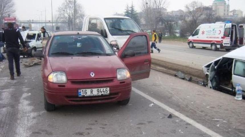 İneg&ouml;l'de Zincirleme Kaza: 1 &Ouml;l&uuml;, 7 Yaralı