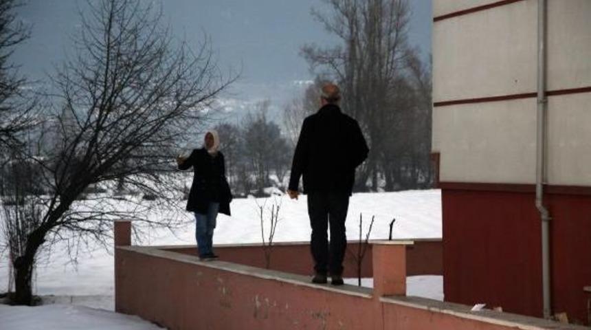 Kendini Yakmak Isteyen Kadının &Uuml;zerine Atladı