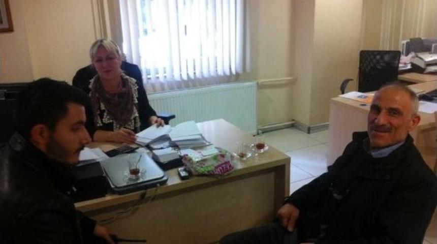 Yaşlı Adamı Dolandırılmaktan Banka G&ouml;revlisi Kurtardı
