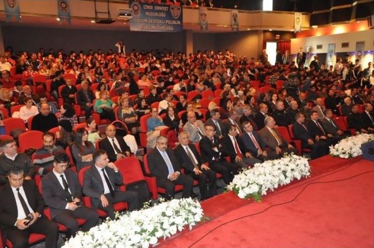 İzmir Polisi 30 Bin Gen&ccedil;le Y&uuml;z Y&uuml;ze G&ouml;r&uuml;şt&uuml;
