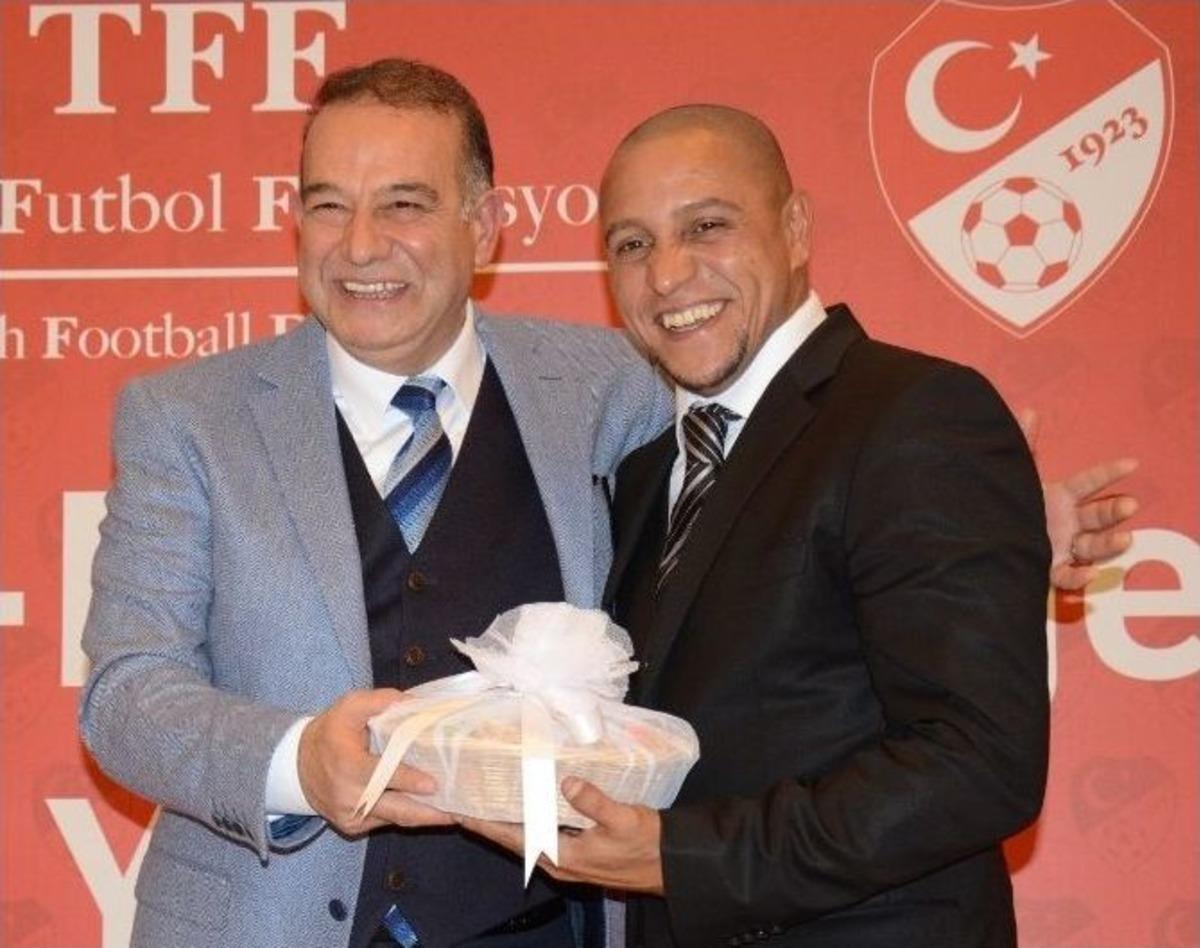 Roberto Carlos Neden Yıldız Oyuncu &Ccedil;ıkmadığını A&ccedil;ıkladı