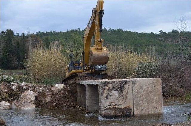 Köprü Mahalle Sakinlerini Hayata Bağladı