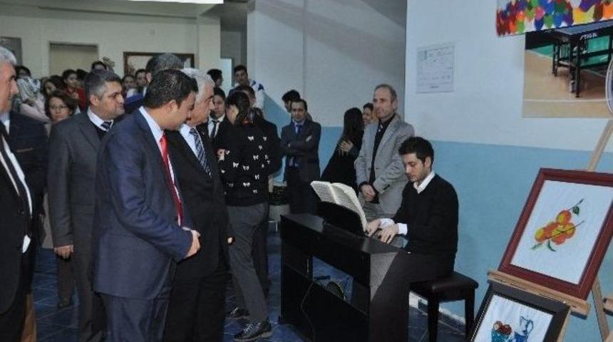 Minik Picasso&rsquo;lar Sergi A&ccedil;tı