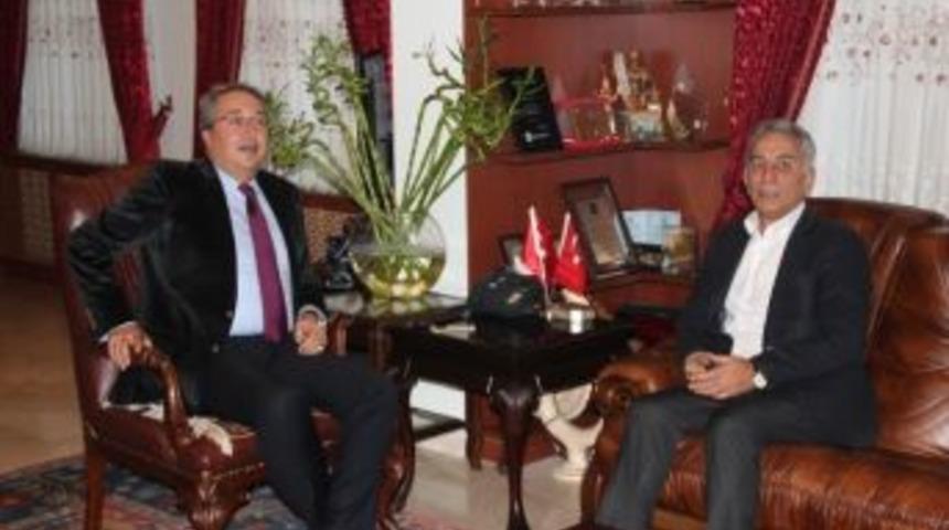 İşadamı Adnan Polat, &Uuml;nver&rsquo;i Ziyaret Etti