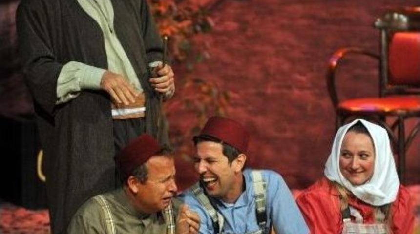 Kepez&rsquo;de Tiyatro G&uuml;nleri