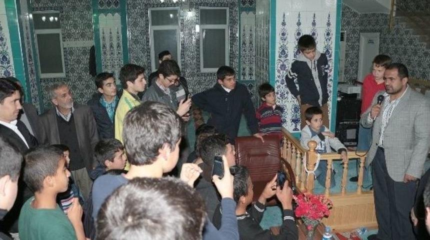 Necati Ateş, Gen&ccedil;lerle Camide Buluştu