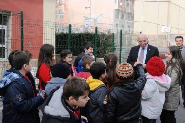 Süleymanpaşa Belediye Başkanı Eşkinat, İlkokul Öğrencileri İle Birlikte Geçici Hayvan Bakımevini Ziyaret Etti