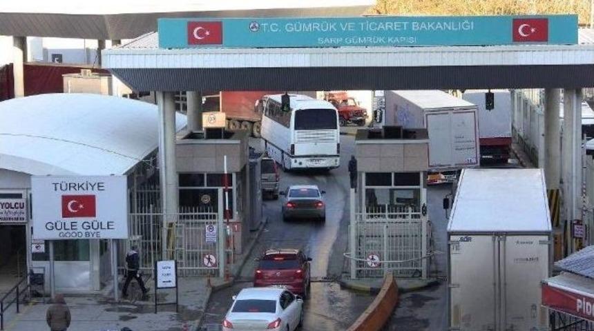 Akaryakıt Fiyatlarındaki D&uuml;ş&uuml;ş Sarp Sınır Kapısı&rsquo;ndaki Ara&ccedil; Trafiğini Rahatlattı