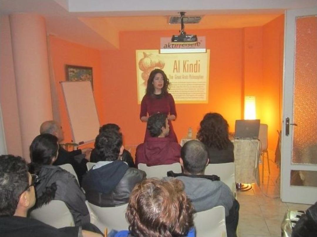 Manisa&rsquo;da Bağdatlı D&uuml;ş&uuml;n&uuml;r Al Kindi Hakkında Konferans Verildi