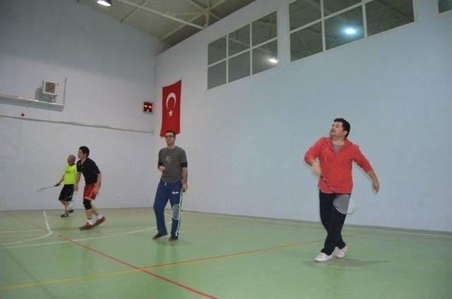 Selendi’de Yetişkinler Badminton Kursu