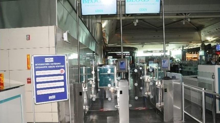 Atat&uuml;rk Havalimanı&rsquo;nda Hızlı Geciş Sistemi A&ccedil;ılıyor