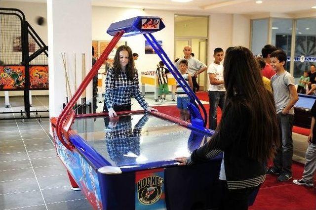 Gen&ccedil;lerin Yeni G&ouml;zdesi Başak Gen&ccedil;lik Ve Spor Merkezi 1