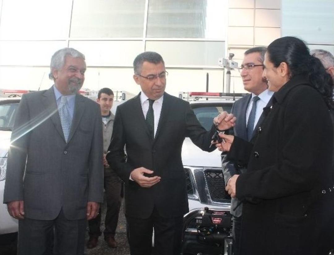 Afad Yeni Ara&ccedil; Filosunu İllere Dağıttı