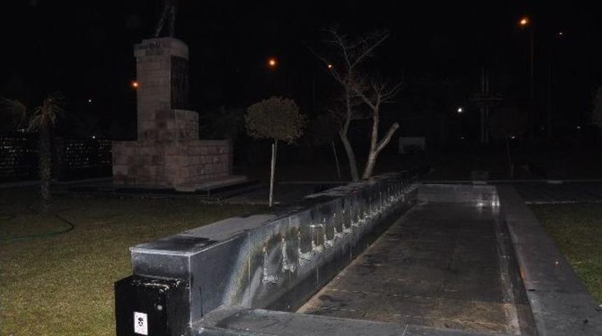 &Ccedil;ocuklar, Şehitlik Anıtındaki 44 Musluğu &Ccedil;aldı