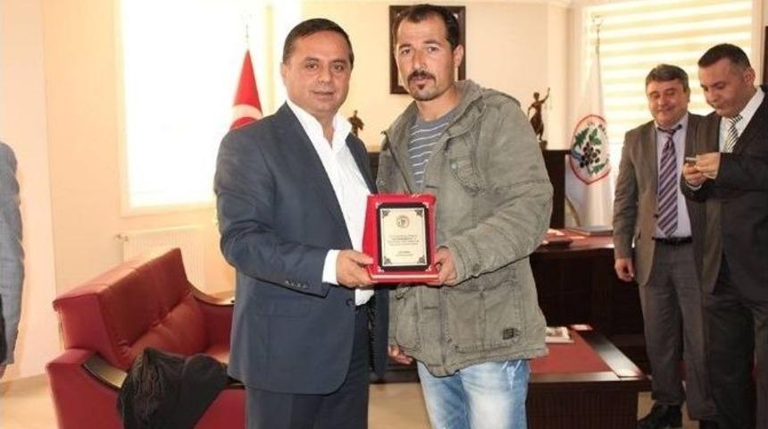 S&uuml;r&uuml; Y&ouml;netimi Kursunu Tamamlayan &Ccedil;obanlara Plaket