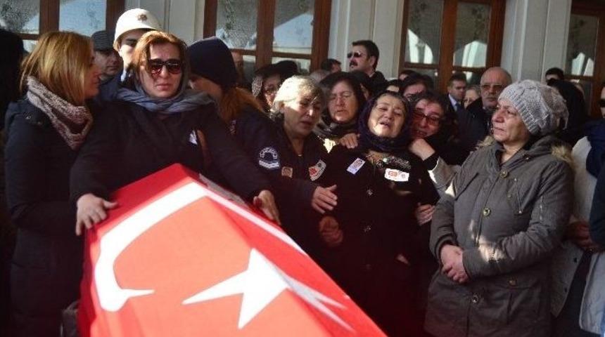 Silahla Vurulmuş Halde Bulunan Polis Memuru Son Yolculuğuna Uğurlandı