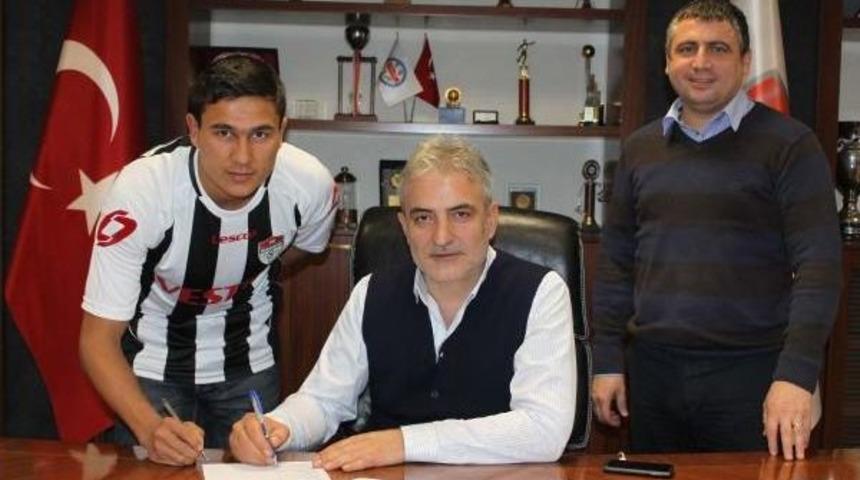 Manisaspor &Ouml;zbek Gafurov'la 3.5 Yıllık S&ouml;zleşme Imzaladı