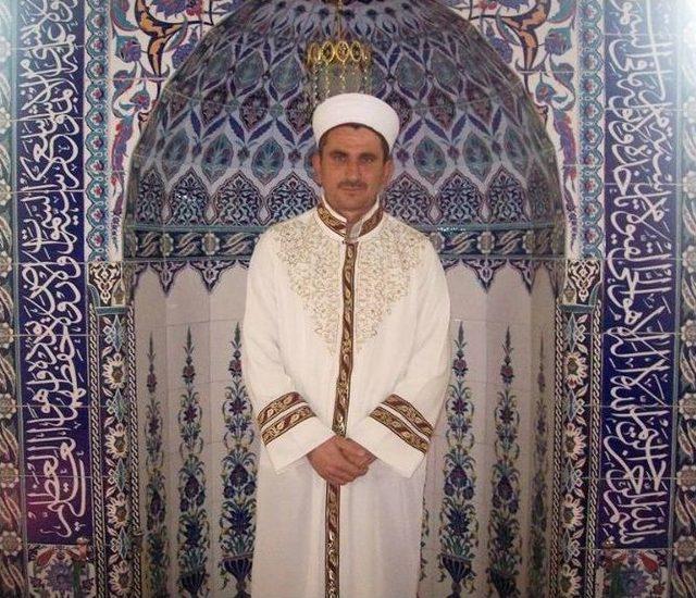 Cami İçinde İmam, Cami Dışında İşçi