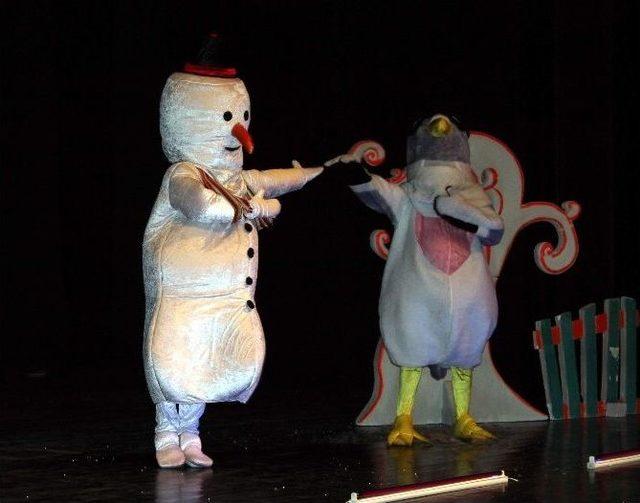 Kardan Adam Tiyatrosu Rize&rsquo;de Sahnelendi 1