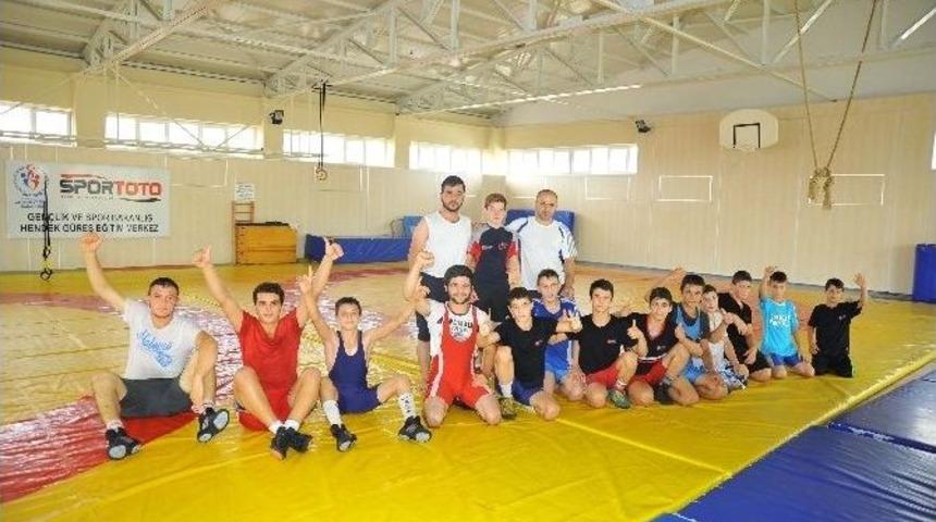 Hendekli G&uuml;reş&ccedil;iler Sivas&rsquo;ta