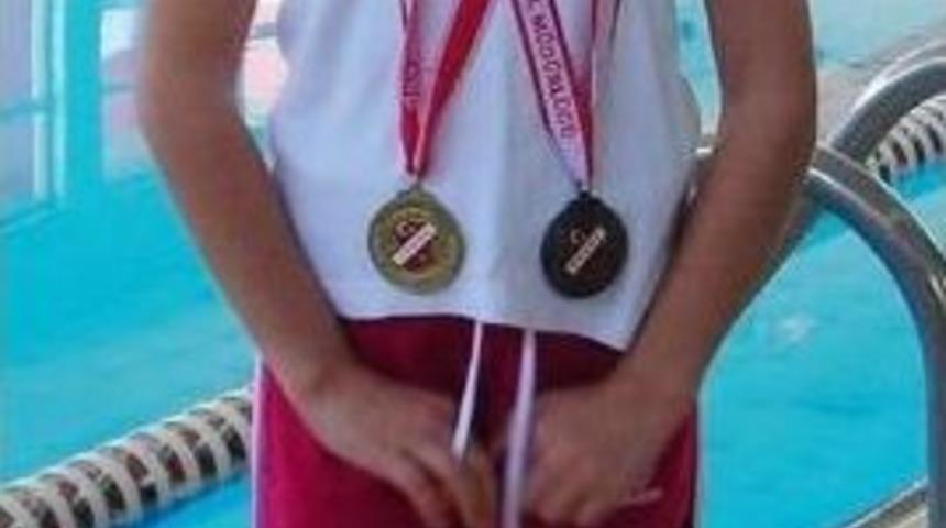 11 Yaşındaki Milli Y&uuml;z&uuml;c&uuml; Havuzda Boğulma Tehlikesi Atlattı