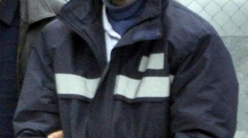 Temizlik Iş&ccedil;isi Yola &Ccedil;&ouml;p D&ouml;keni Bı&ccedil;akla Yaraladı