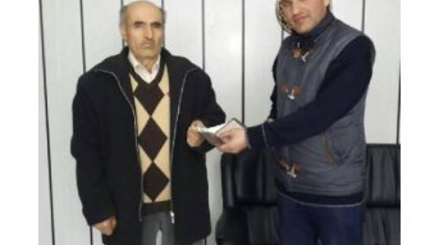 Kaybettiği C&uuml;zdanını 1.5 Ay Sonra Buldu