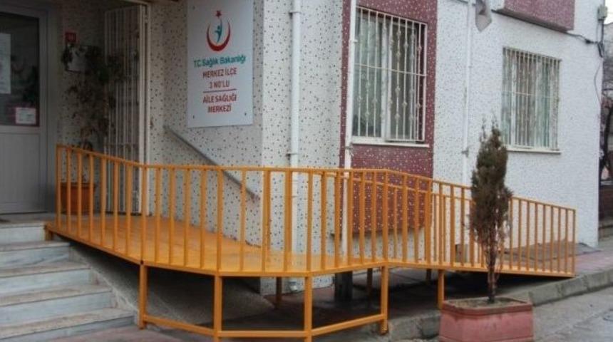 Kırklareli Belediyesi, Sağlık Ocaklarına Engelli Rampaları Yapıyor