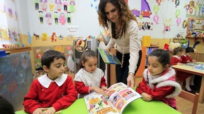 Konak&rsquo;ta Minik &Ouml;ğrencilere Karne Hediyesi