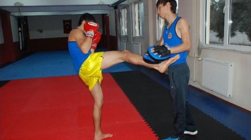 D&uuml;nya Şampiyonundan Didim&rsquo;de Muay Thai Kursu