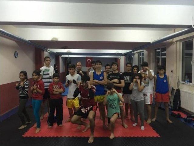 Dünya Şampiyonundan Didim’de Muay Thai Kursu