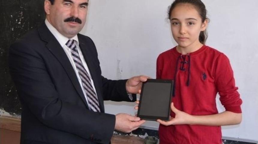 Teog Birincisi &Ouml;ğrenci &Ouml;d&uuml;llendirildi