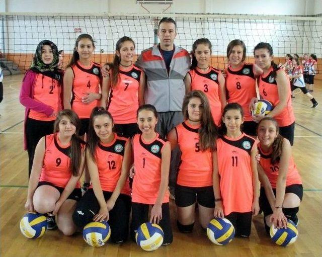 G&ouml;nen&rsquo;de Ortaokullar Arası Voleybol Grup Finalleri 1