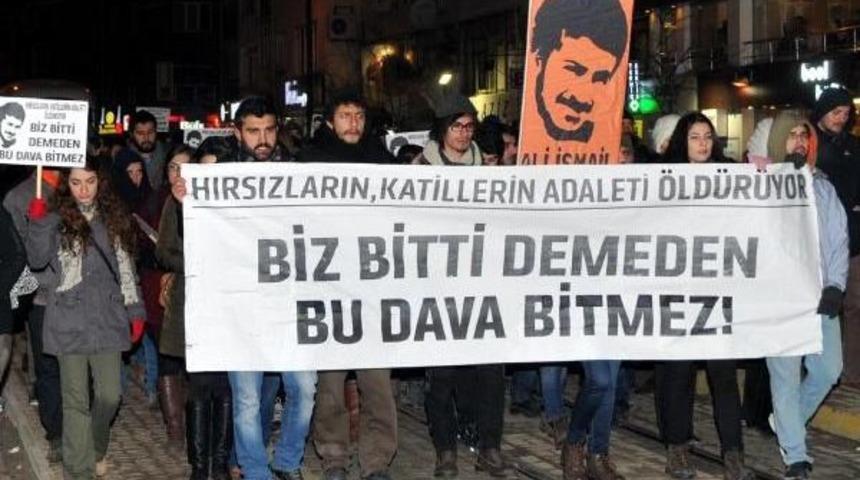 Kararı Protesto Eden Grup, Ali İsmail'in D&ouml;v&uuml;ld&uuml;ğ&uuml; Yere Y&uuml;r&uuml;d&uuml;ler