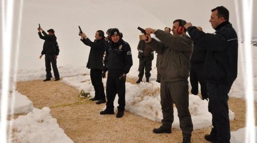 Av Koruma Memurlarına Temel Silah Eğitimi Verildi