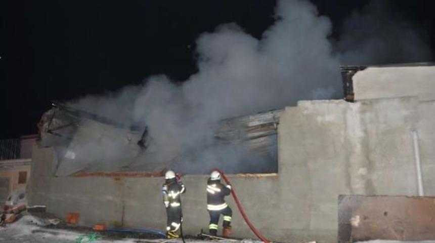 Mobilya At&ouml;lyesinde Yangın